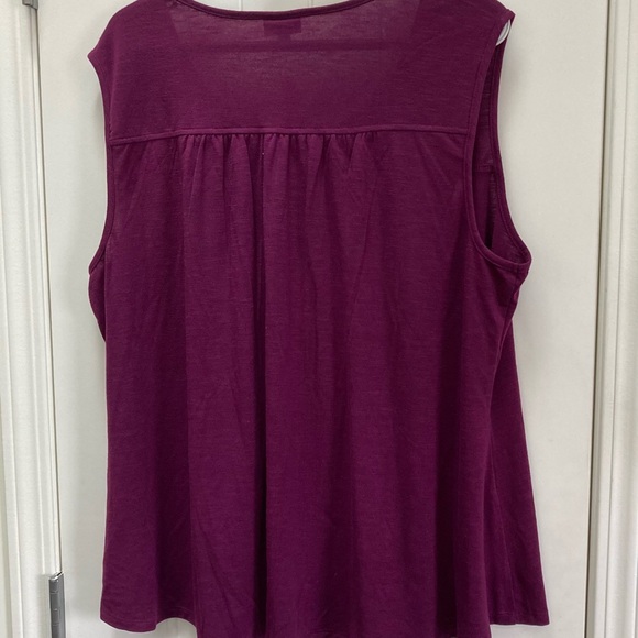 Avenue Size 18/20 Purple Tank Top with Button Detail and Front Pockets - Picture 5 of 7